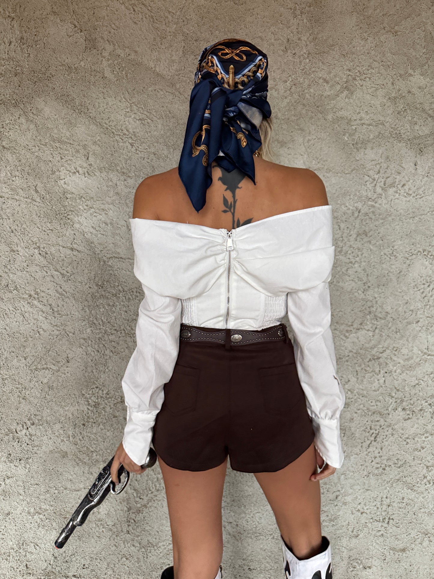 Shorts Scamosciati con Cintura “Pirati”